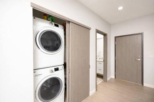 Charming Walker's Point Apt with Balcony - Sleeps 4