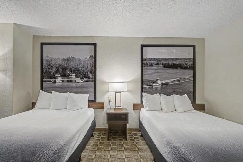 Super 8 by Wyndham Dubuque