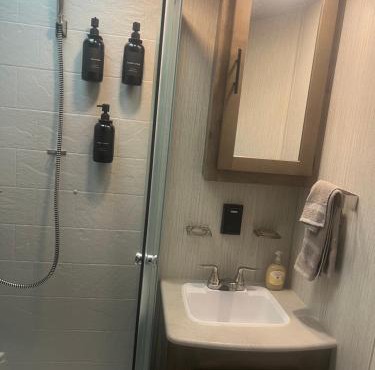 Beautiful 32' RV located in south Chicago suburb