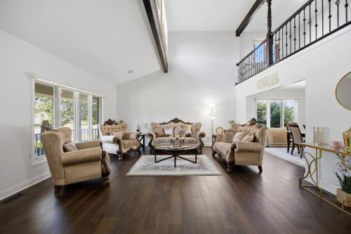 Sleeps 17 Free Parking Spacious 5BR Chicago