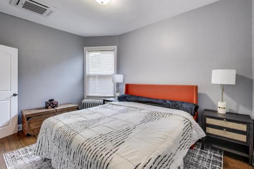 Edgewater Andersonville-area Apt Close to Loyola Lake EZ Parking