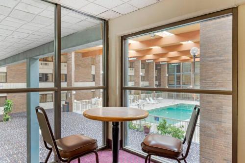 MainStay Suites Lansing West