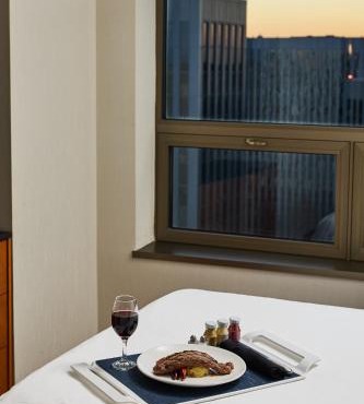 Renaissance Chicago O'Hare Suites Hotel