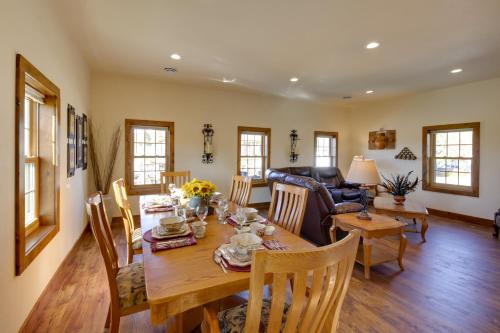 'McJugger’s Loft:' Walk to Lake, Park, Restaurants