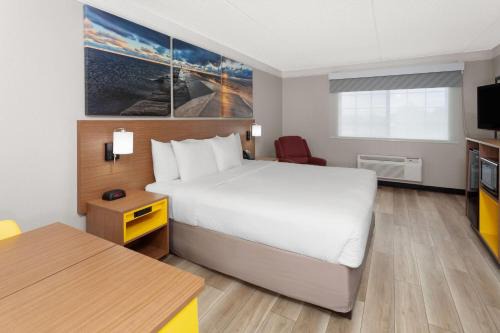 Days Inn & Suites by Wyndham Arlington Heights