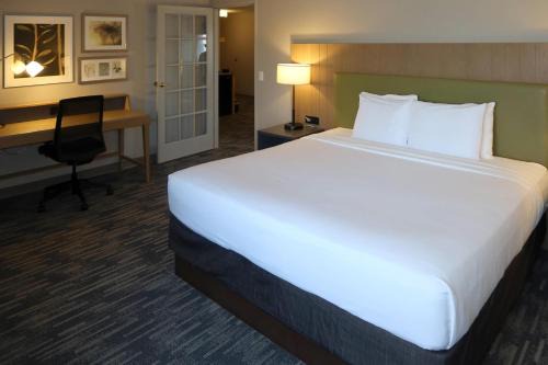 Country Inn & Suites by Radisson, Madison, WI