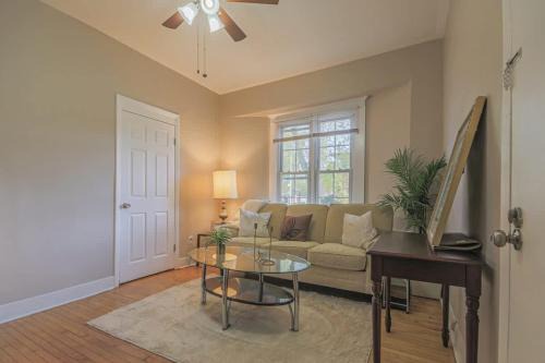 Peaceful One Bedroom Home near Chicago