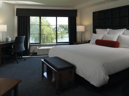 Inn on Woodlake