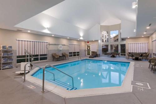 Hampton Inn & Suites Chicago-Hoffman Estates
